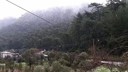 Marmaris'in yüksek kesimlerine kar yağdı