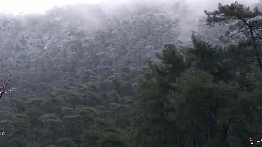 Marmaris'in yüksek kesimlerine kar yağdı