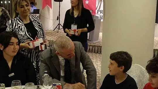 Marmaris Kaymakamı iftar programında çocukları sevindirdi