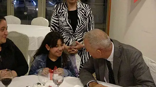 Marmaris Kaymakamı iftar programında çocukları sevindirdi