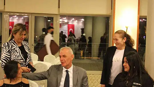 Marmaris Kaymakamı iftar programında çocukları sevindirdi