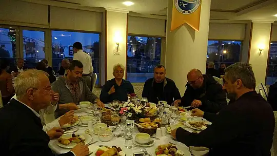 Marmaris Kaymakamlığı, yardımlaşma vakfına kayıtlı vatandaşlara iftar programı düzenledi