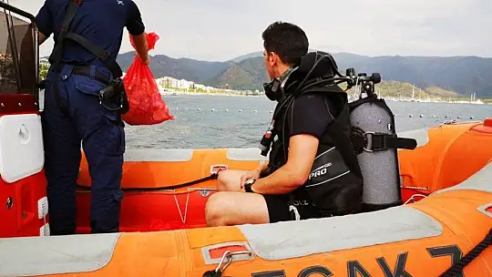 Marmaris körfezinde dip temizliği