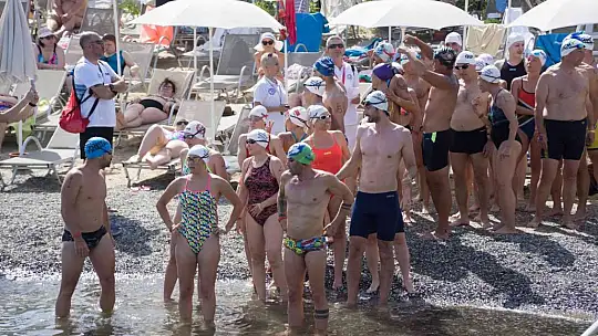 Marmaris rekortmen ve şampiyon yüzücüleri ağırladı