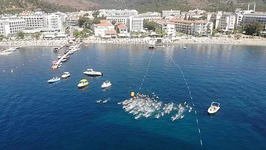 Marmaris rekortmen ve şampiyon yüzücüleri ağırladı