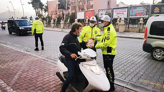 Motosiklet sürücüleri hem denetlendi, hem bilgilendirildi