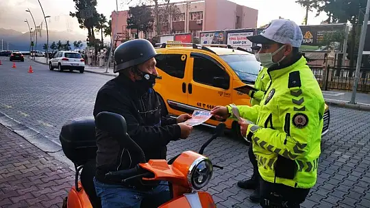Motosiklet sürücüleri hem denetlendi, hem bilgilendirildi