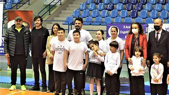 Marmaris'te 03 Aralık Dünya Engelliler Günü'nde renkli görüntüler oluştu