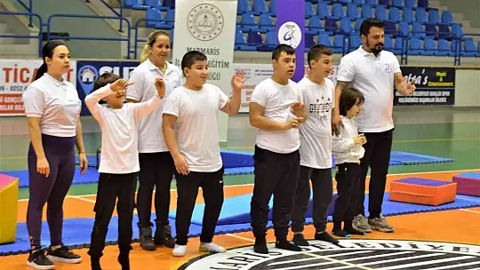 Marmaris'te 03 Aralık Dünya Engelliler Günü'nde renkli görüntüler oluştu