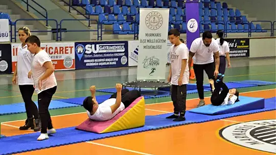 Marmaris'te 03 Aralık Dünya Engelliler Günü'nde renkli görüntüler oluştu