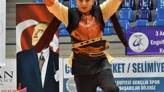 Marmaris'te 03 Aralık Dünya Engelliler Günü'nde renkli görüntüler oluştu