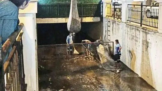 Marmaris'te 10 ton atığın denize ulaşmasını engelledi