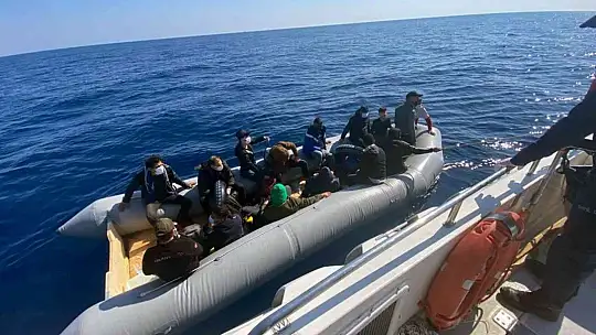 Marmaris'te 15 düzensiz göçmen kurtarıldı