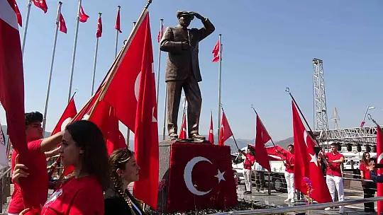 Marmaris'te 19 Mayıs Atatürk'ü Anma Gençlik ve Spor Bayramı çelenk sunma töreni yapıldı