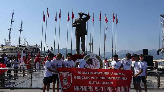 Marmaris'te 19 Mayıs Atatürk'ü Anma Gençlik ve Spor Bayramı çelenk sunma töreni yapıldı