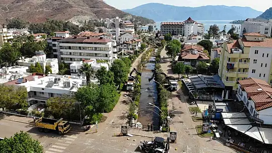 Marmaris'te 200 kamyon balçık çıkarıldı