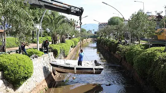 Marmaris'te 200 kamyon balçık çıkarıldı