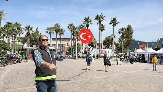 Marmaris'te 23 Nisan coşkusu Uçurtma Şenliği ile başladı