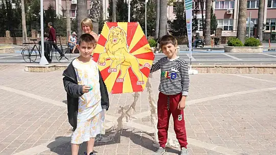 Marmaris'te 23 Nisan coşkusu Uçurtma Şenliği ile başladı
