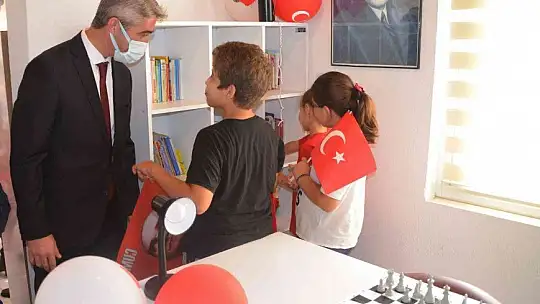 Marmaris'te 29 Ekim hediyesi kütüphane oldu