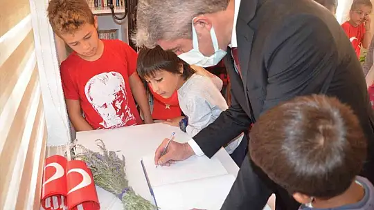 Marmaris'te 29 Ekim hediyesi kütüphane oldu