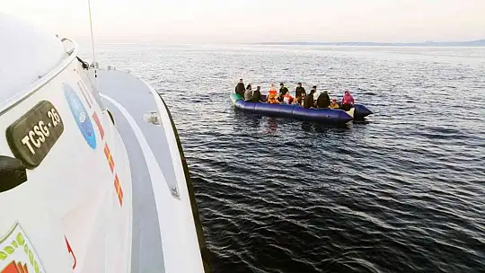 Marmaris'te 54 düzensiz göçmen kurtarıldı
