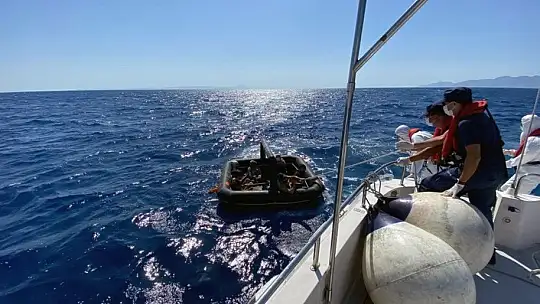 Marmaris'te 8 düzensiz göçmen kurtarıldı