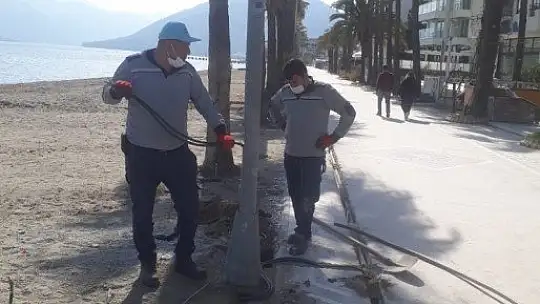 Marmaris'te aydınlatma direkleri bakıma alındı