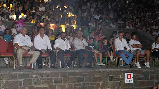 Marmaris'te binlerce çocuk hep birlikte şarkılar söyleyip doyasıya eğlendi