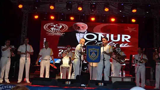 Marmaris'te binlerce kişi fener alayında buluştu