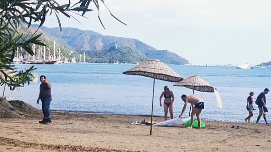 MARMARİS'TE BİR YANDA DENİZ KEYFİ, BİR YANDA İŞ MAKİNELİ KIŞA HAZIRLIK ÇALIŞMASI