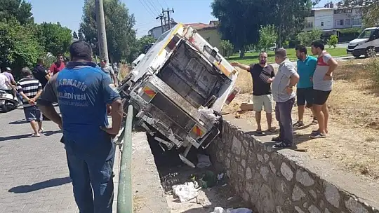 Marmaris'te çöp kamyonu kaza yaptı: 3 yaralı