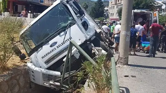 Marmaris'te çöp kamyonu kaza yaptı: 3 yaralı