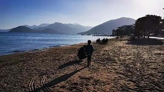 Marmaris'te deniz 1,5 metre çekildi