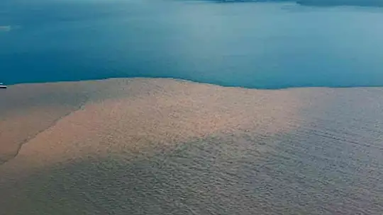 MARMARİS'TE DENİZİN RENGİ DEĞİŞTİ