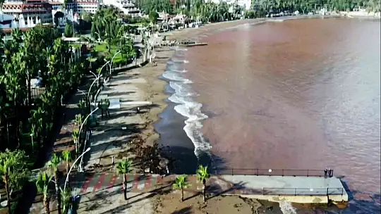 MARMARİS'TE DENİZİN RENGİ DEĞİŞTİ