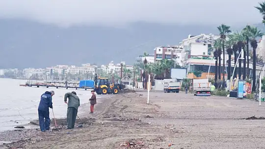 MARMARİS'TE DENİZİN RENGİ KAHVERENGİYE DÖNDÜ