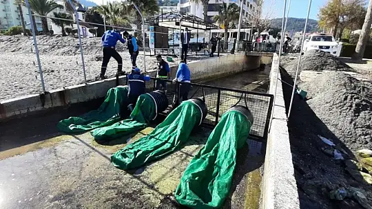 Marmaris'te dere ağızları ağ ile kapatılıyor