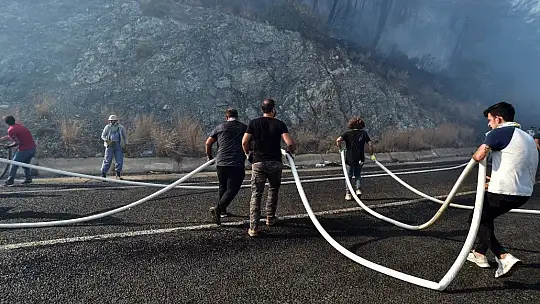 Marmaris'te ekipler ve vatandaşlar omuz omuza mücadele verdi