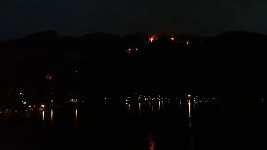 Marmaris'te gece devam eden yangın havadan görüntülendi