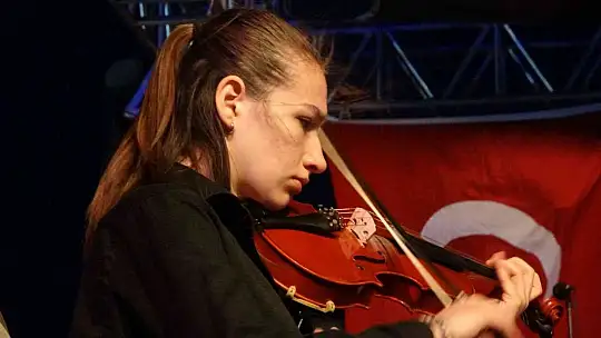 Marmaris'te gençlerden oluşan 120 kişilik koro konser verdi