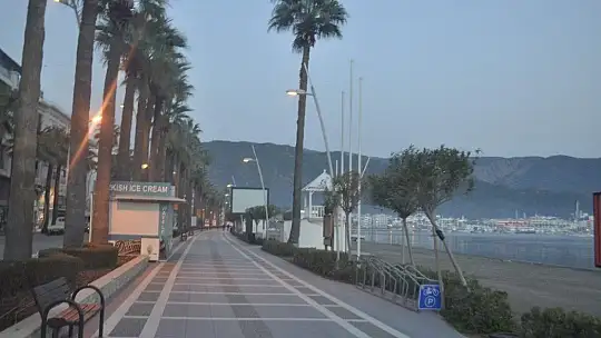 Marmaris'te hafta sonu sahilde yürümek yasaklandı
