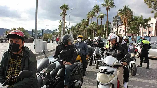 Marmaris'te kask takmayan motosiklet sürücülerine ceza kesildi