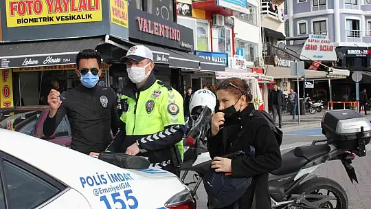 Marmaris'te kask takmayan motosiklet sürücülerine ceza kesildi