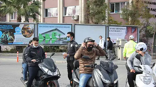 Marmaris'te kask takmayan motosiklet sürücülerine ceza kesildi
