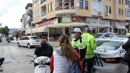 Marmaris'te kask takmayan motosiklet sürücülerine ceza kesildi