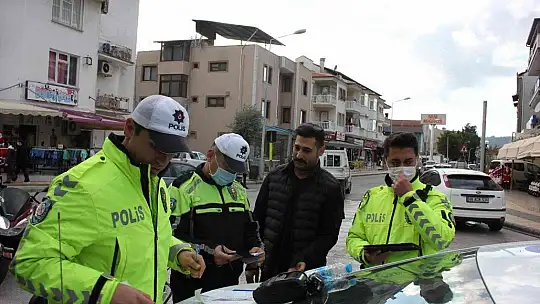 Marmaris'te kask takmayan motosiklet sürücülerine ceza kesildi