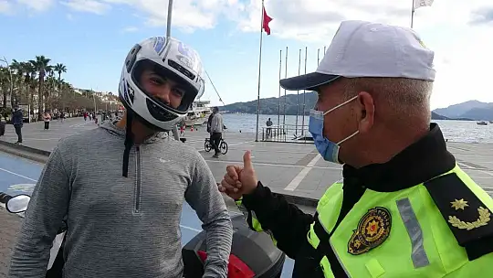 Marmaris'te kask takmayan motosiklet sürücülerine ceza kesildi
