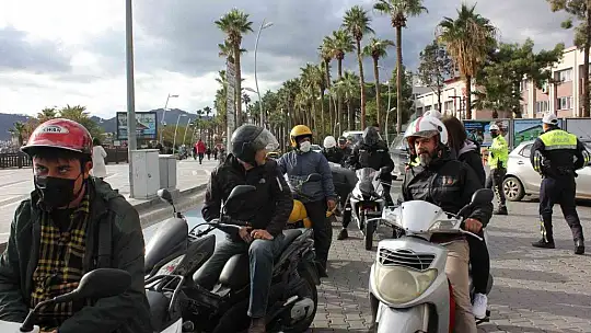 Marmaris'te kask takmayan motosiklet sürücülerine ceza kesildi