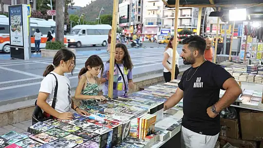 Marmaris'te kitap günleri sürüyor